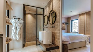 One Bedroom Serenity Sea Front suite