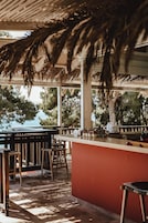2 bars/lounges, poolside bar