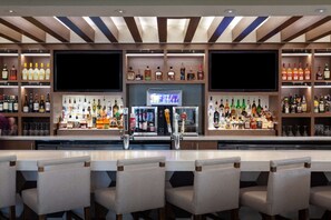 2 bares o lounges, bar junto a la alberca 