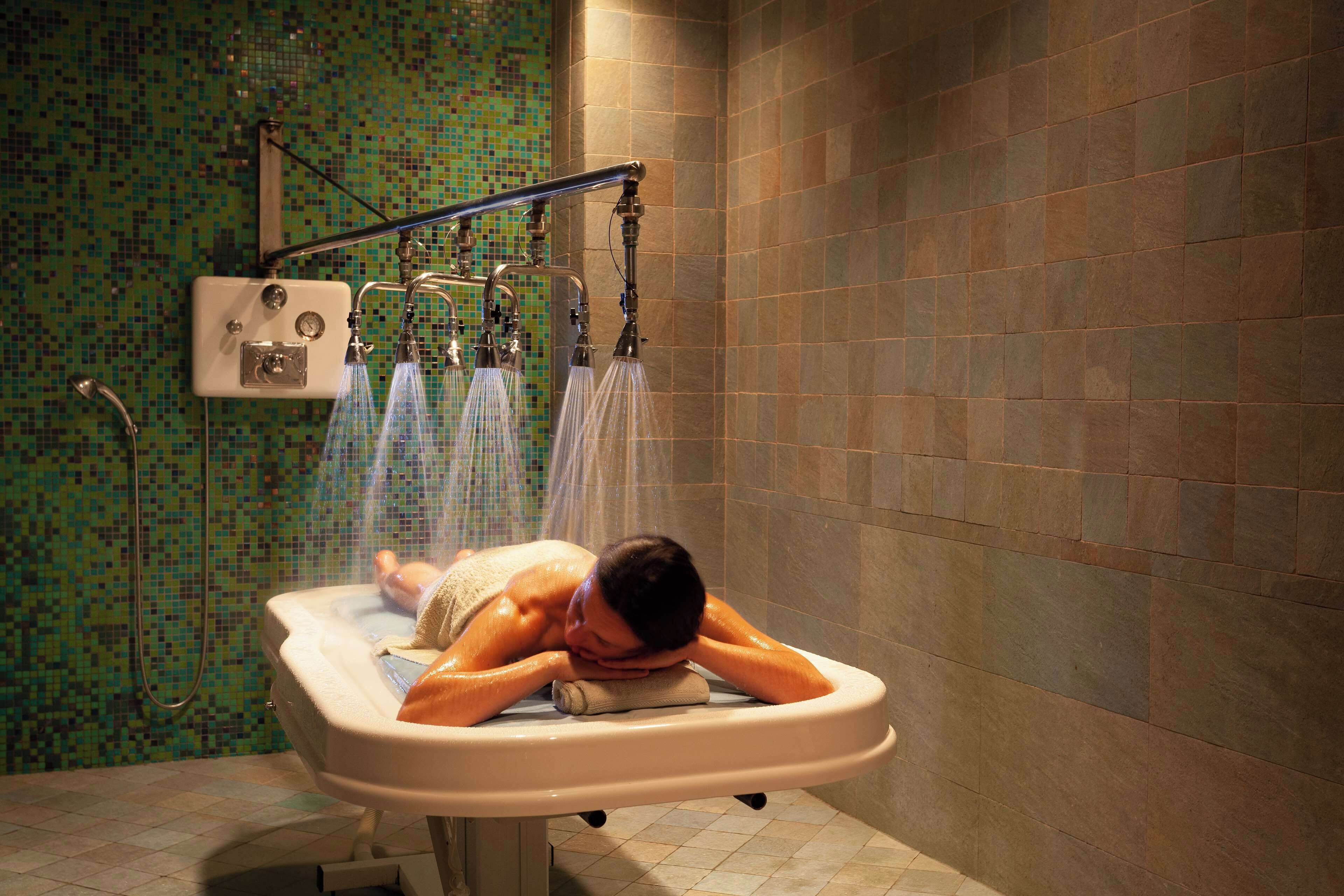 Sauna, baño turco, aromaterapia, manicura y pedicura, masajes 