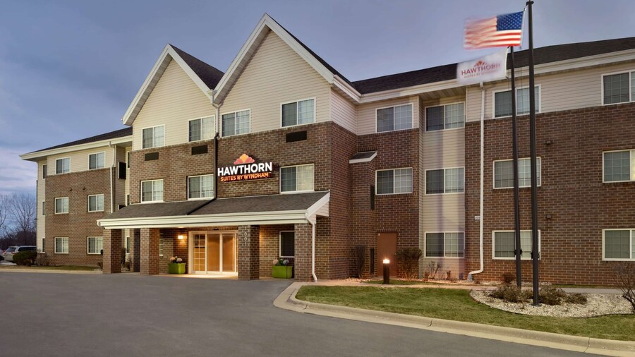 Hawthorn Extended Stay by Wyndham Milwaukee Airport