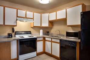 Fridge, microwave, stovetop, dishwasher