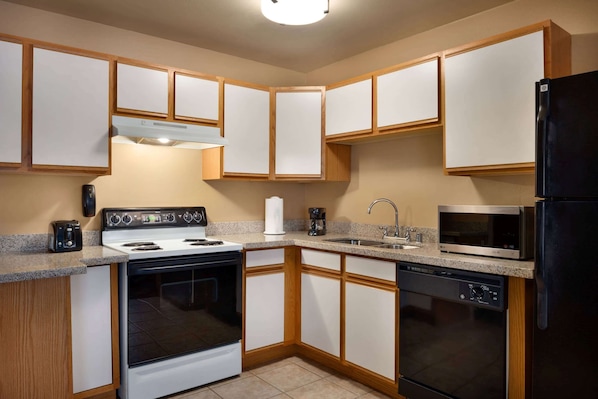 Fridge, microwave, stovetop, dishwasher
