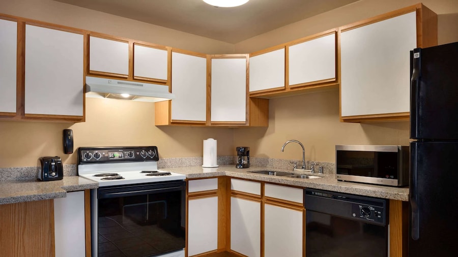 Hawthorn Extended Stay by Wyndham Milwaukee Airport