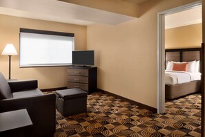 Premium bedding, in-room safe, individually decorated - Hawthorn Extended Stay by Wyndham Milwaukee Airport (Oak Creek)