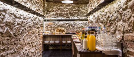 Daily buffet breakfast (PLN 60 per person)