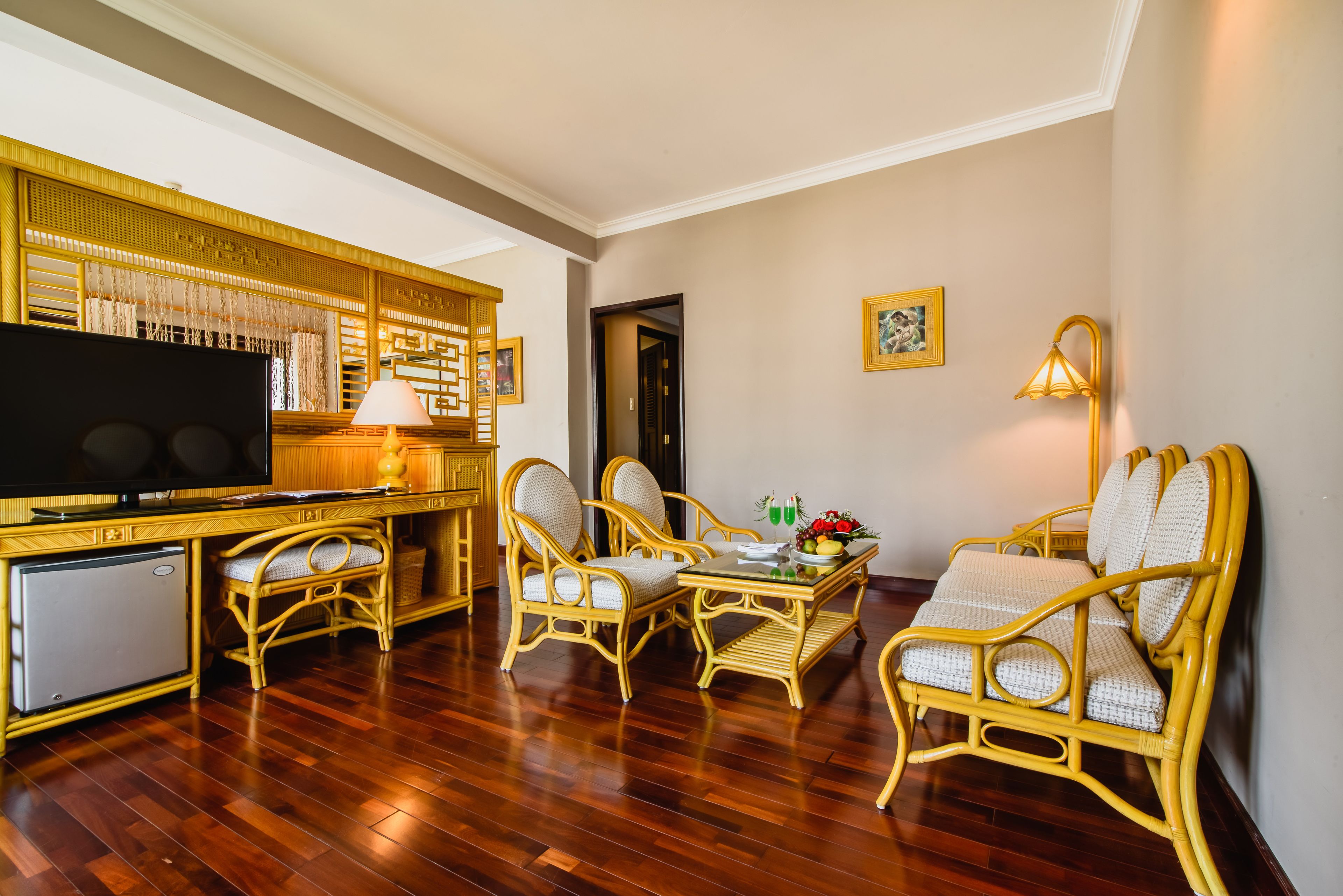 deluxe suite (special) | living room | 42-inch flat-screen tv with satellite channels