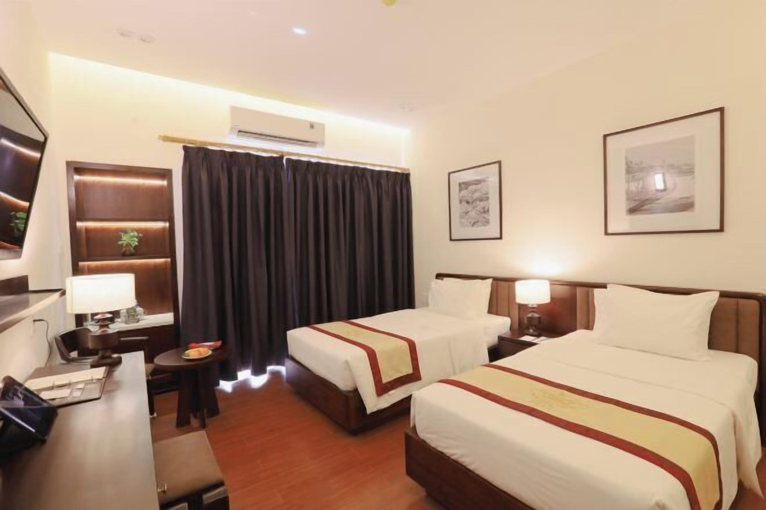 Minibar, in-room safe, desk, laptop workspace