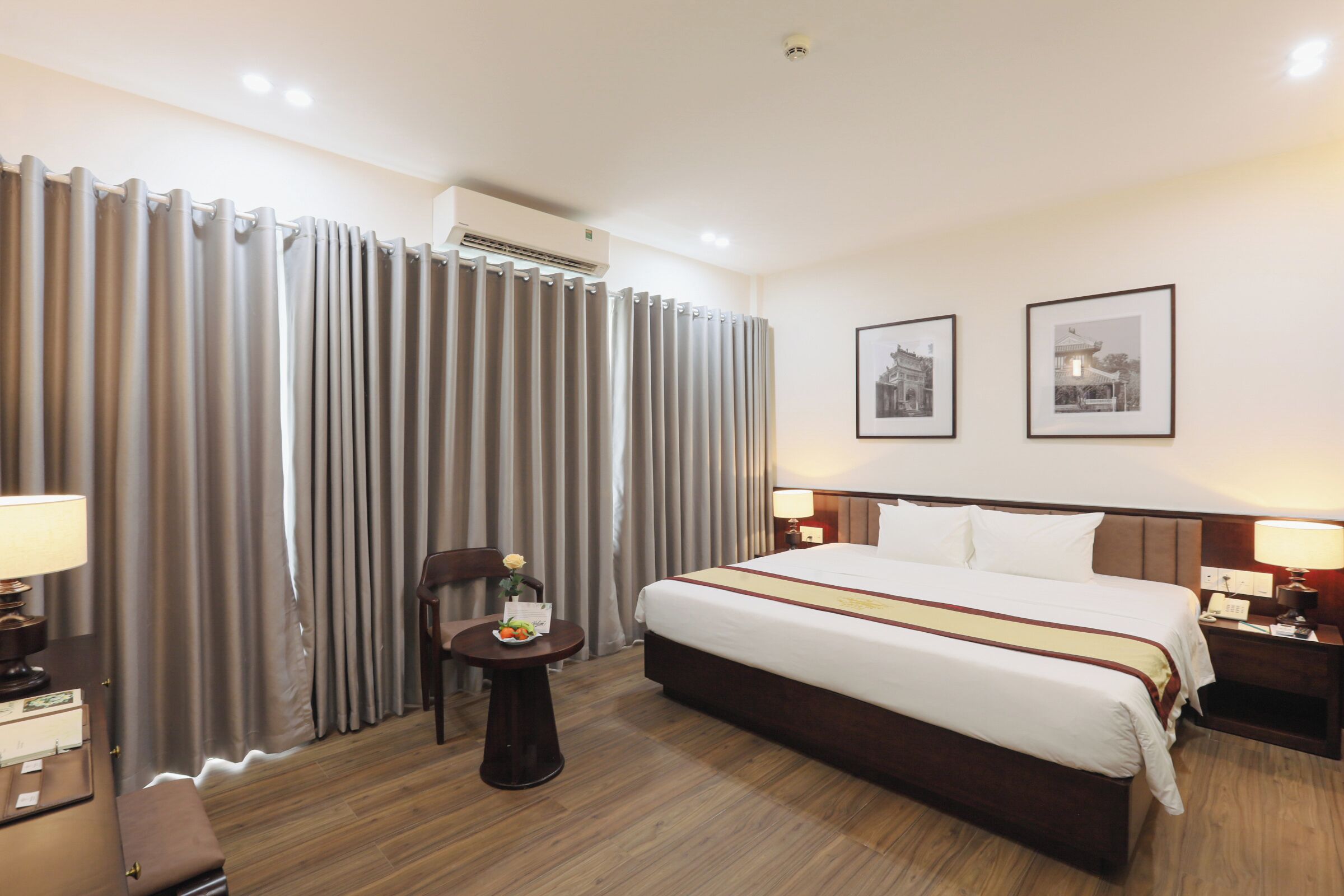 Phòng Premier, 1 giường cỡ queen, quang cảnh vườn | Minibar, két bảo mật tại phòng, bàn 