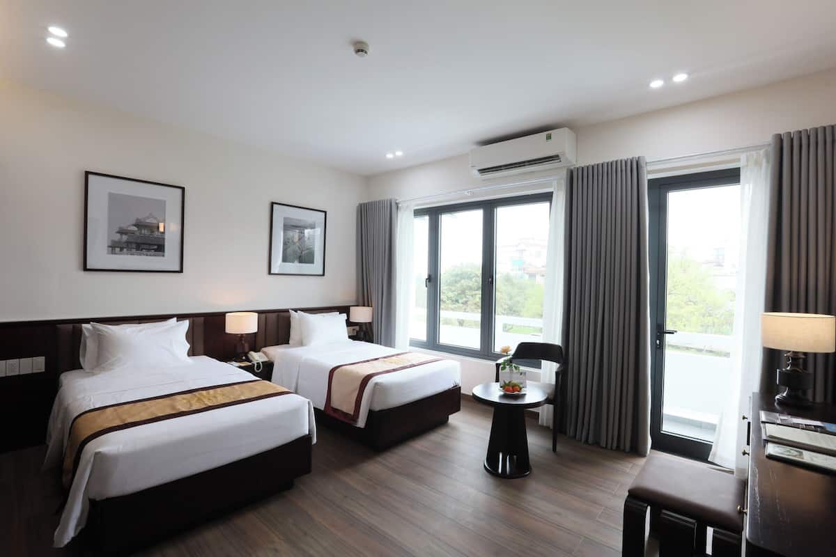 Premier Room, 2 Single Beds, Garden View