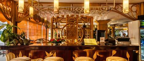 3 bars/lounges, poolside bar