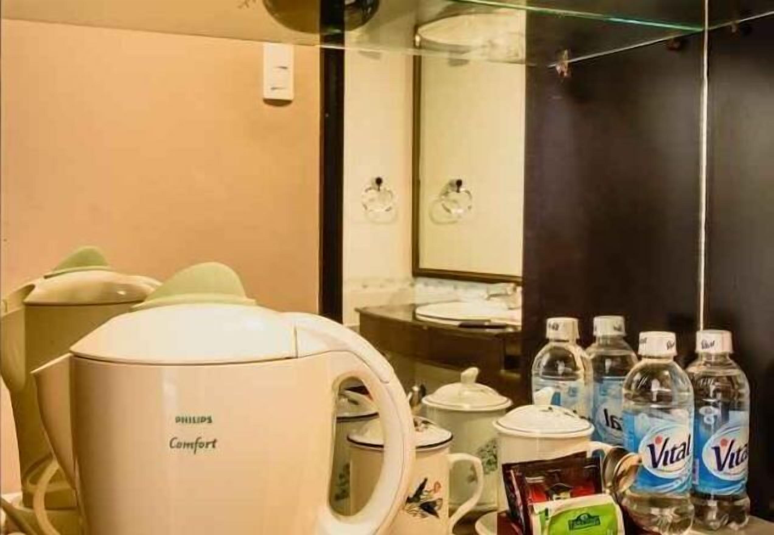 Kopi dan/atau alat penyeduh kopi