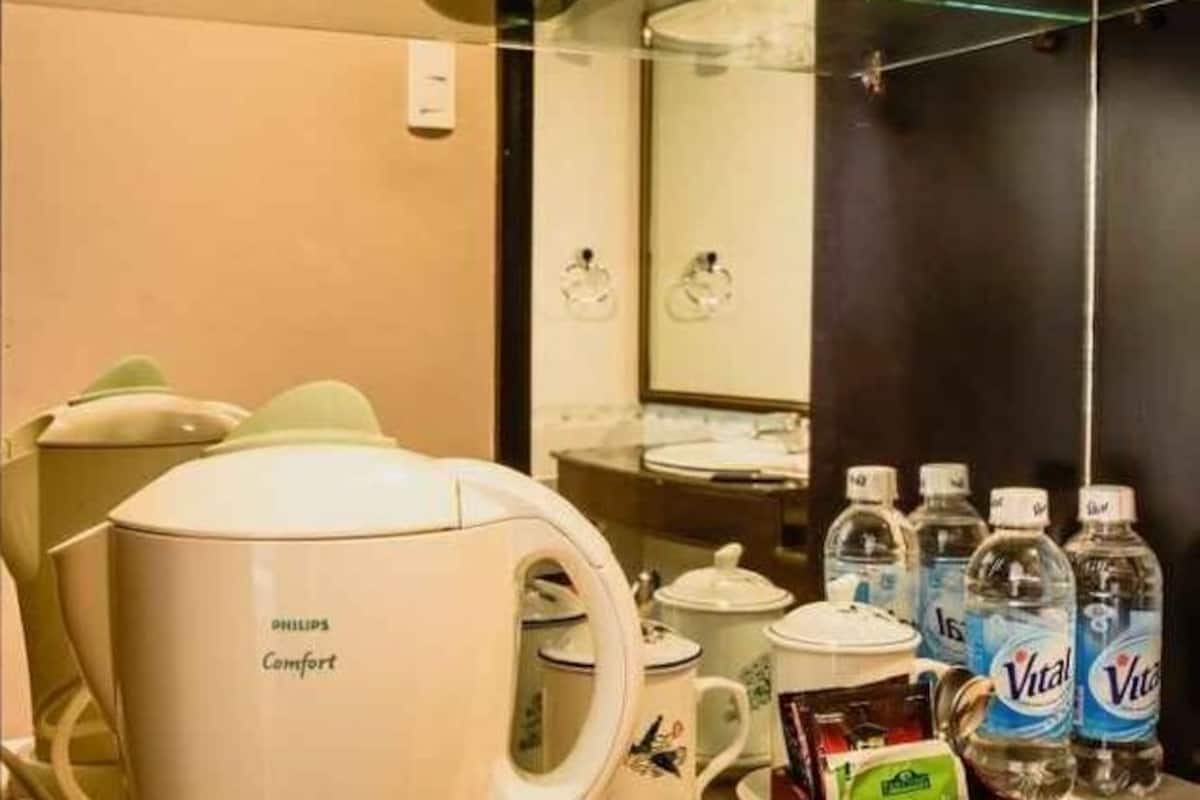 Kopi dan/atau alat penyeduh kopi