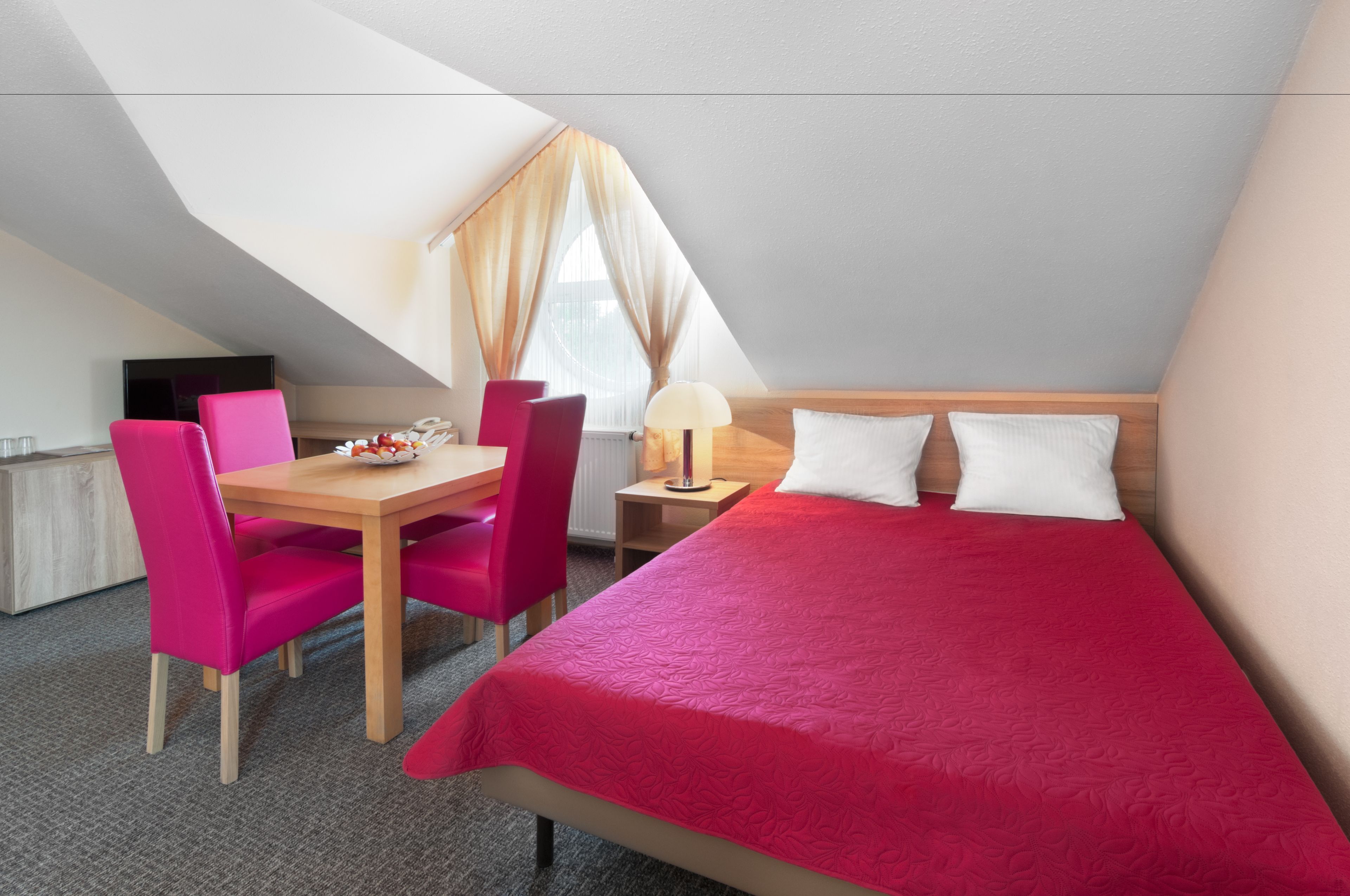 hypo-allergenic bedding, desk, iron/ironing board, free cots/infant beds