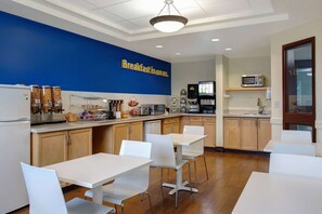 Free continental breakfast 