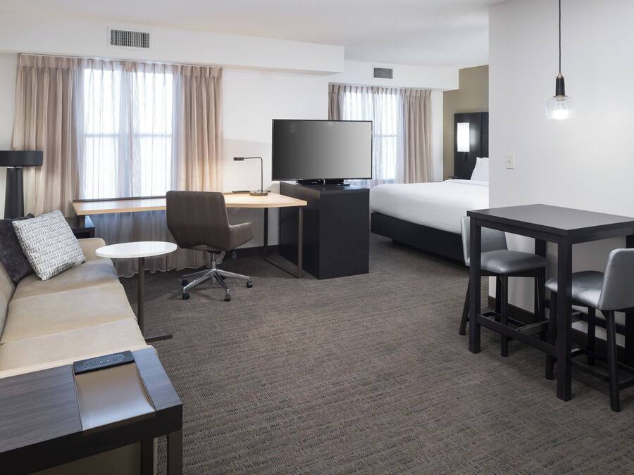 In-room safe, desk, laptop workspace, soundproofing