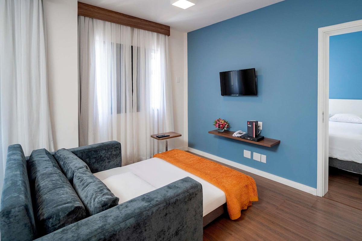Minibar, in-room safe, individually decorated, individually furnished