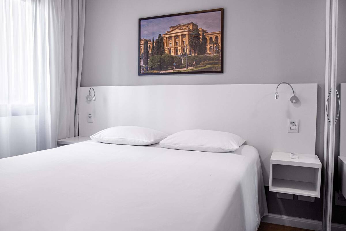 Apartamento Premium, 1 cama casal 1 sofá cama na sala e 1 banheiro