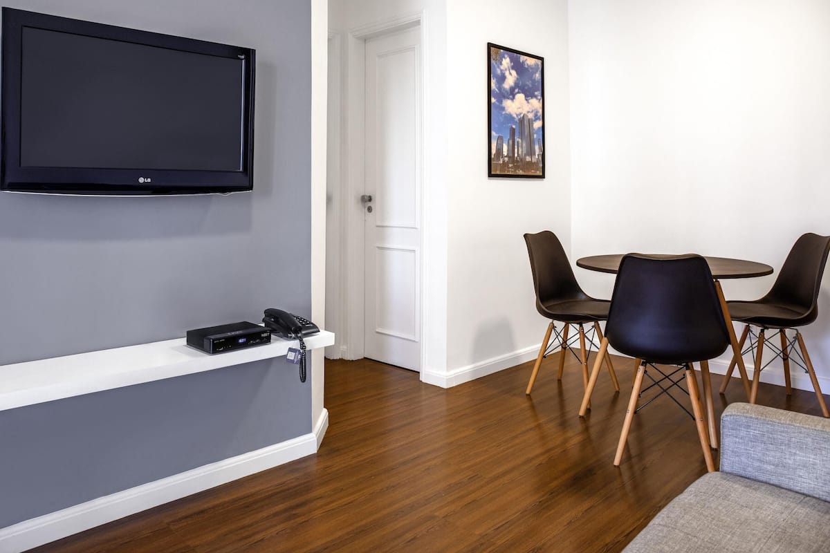 Apartamento Premium, 1 cama casal 1 sofá cama na sala e 1 banheiro | Exterior