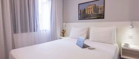 Apartamento Premium, 1 cama casal 1 cama solteiro e 1 banheiro | Minibar y caja de seguridad en la habitación