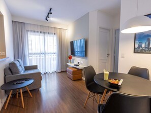 Minibar, in-room safe, individually decorated, individually furnished - Mercure São Paulo Berrini (São Paulo)