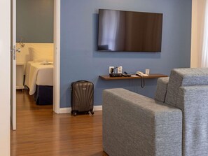 Minibar, in-room safe, individually decorated, individually furnished - Mercure São Paulo Berrini (São Paulo)