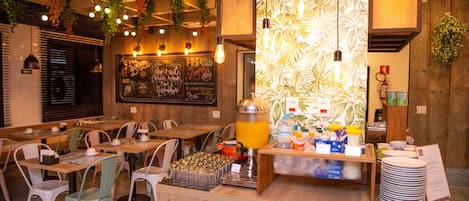 Daily buffet breakfast (BRL 55 per person)