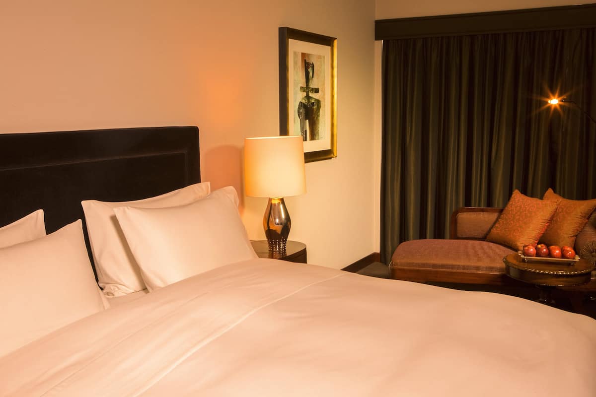 Suite Royal (Premium) | Ropa de cama de alta calidad, minibar, caja fuerte y escritorio