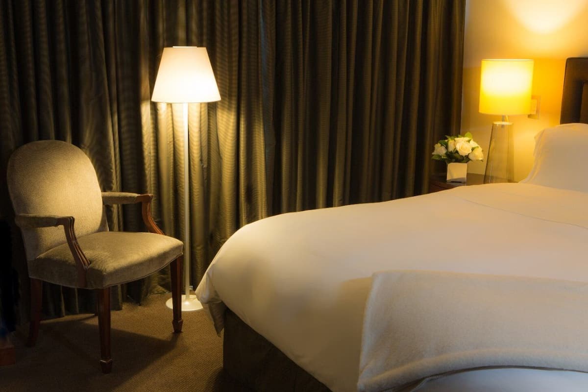Suite Royal (Executive) | Ropa de cama de alta calidad, minibar, caja fuerte y escritorio
