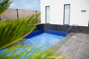Kolam renang outdoor