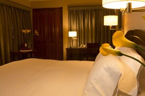 Deluxe Room | Premium bedding, minibar, in-room safe, desk