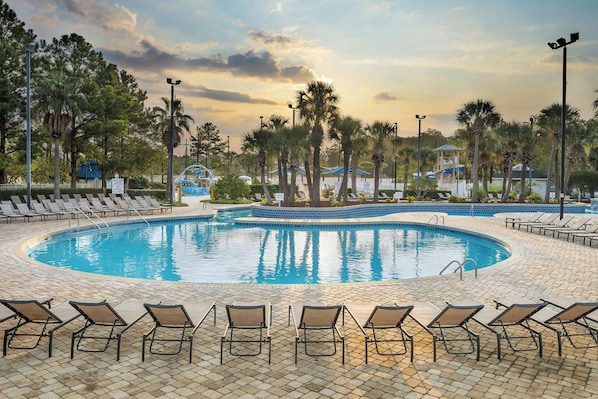 Indoor pool, 2 outdoor pools, free cabanas, sun loungers
