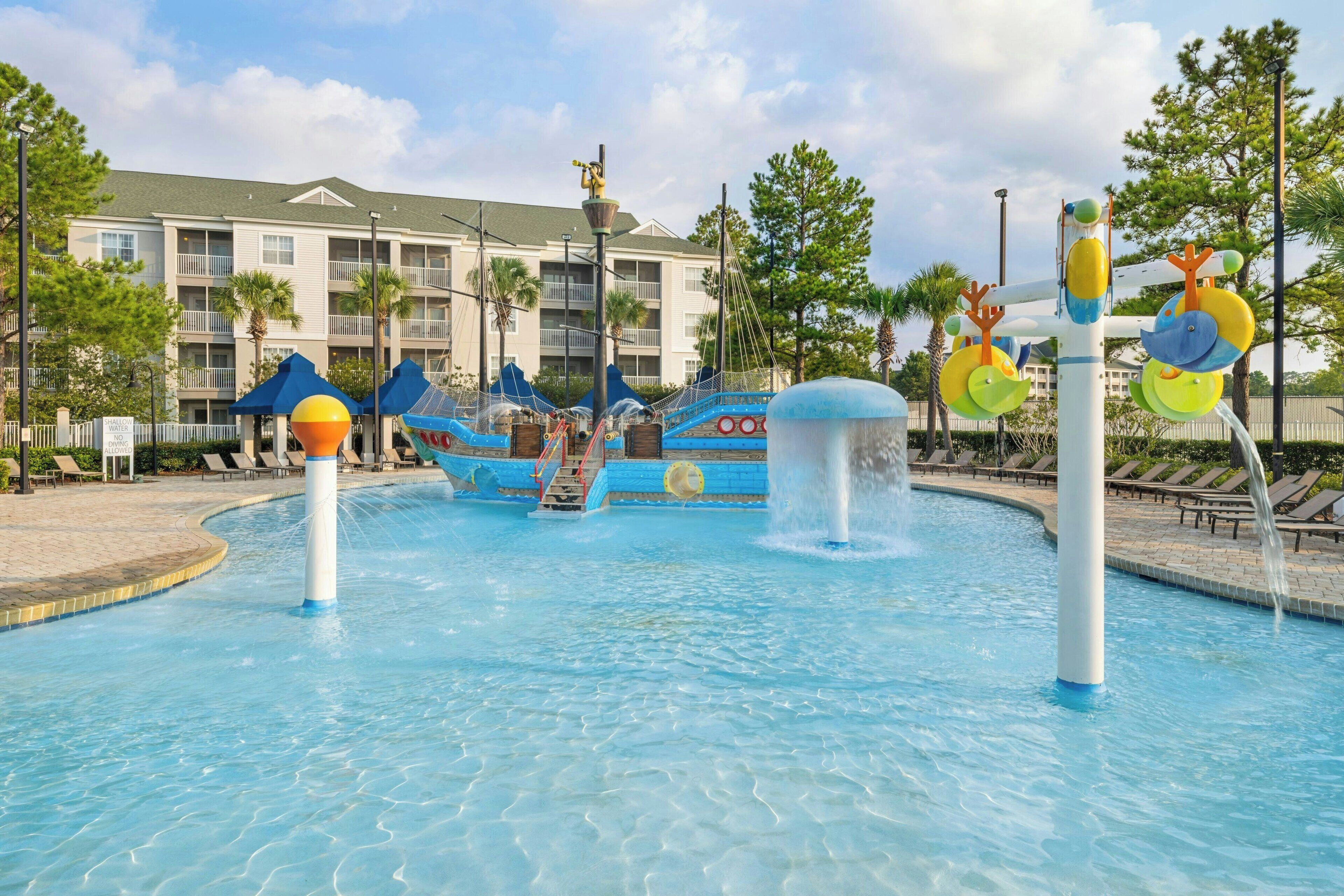 Una piscina techada, 2 piscinas al aire libre, camas de piscina gratis