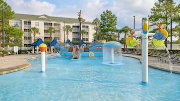 Indoor pool, 2 outdoor pools, free pool cabanas, pool loungers