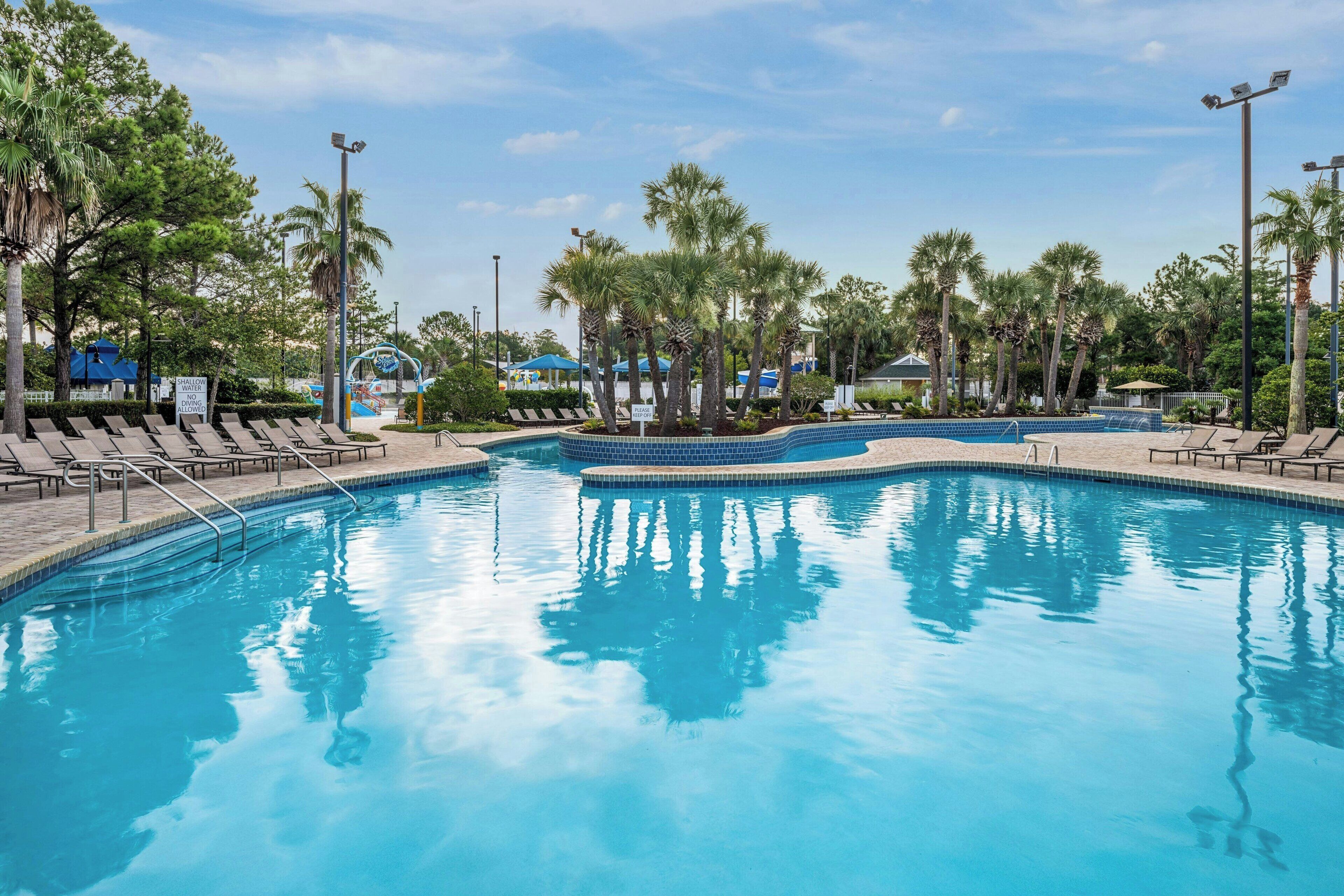 Indoor pool, 2 outdoor pools, free pool cabanas, pool loungers