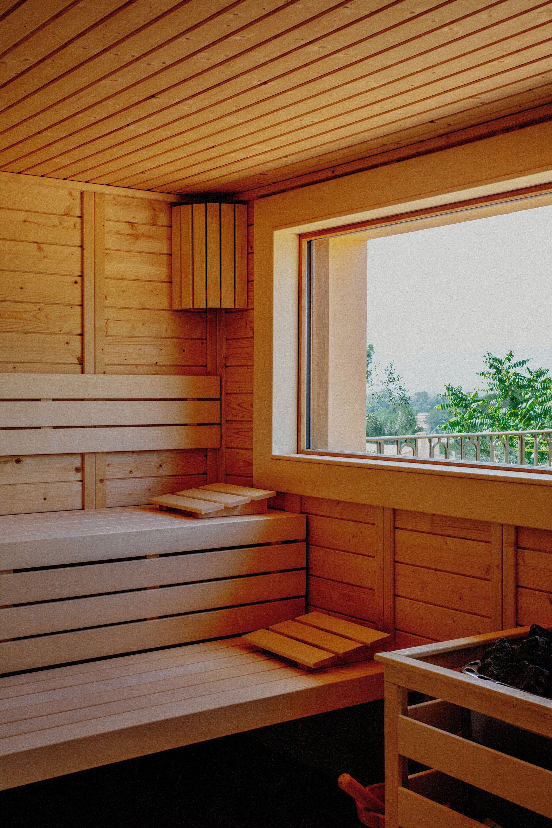 sauna, hot tub, steam room