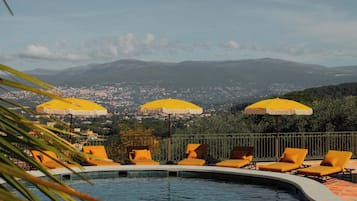 2 piscines extérieures