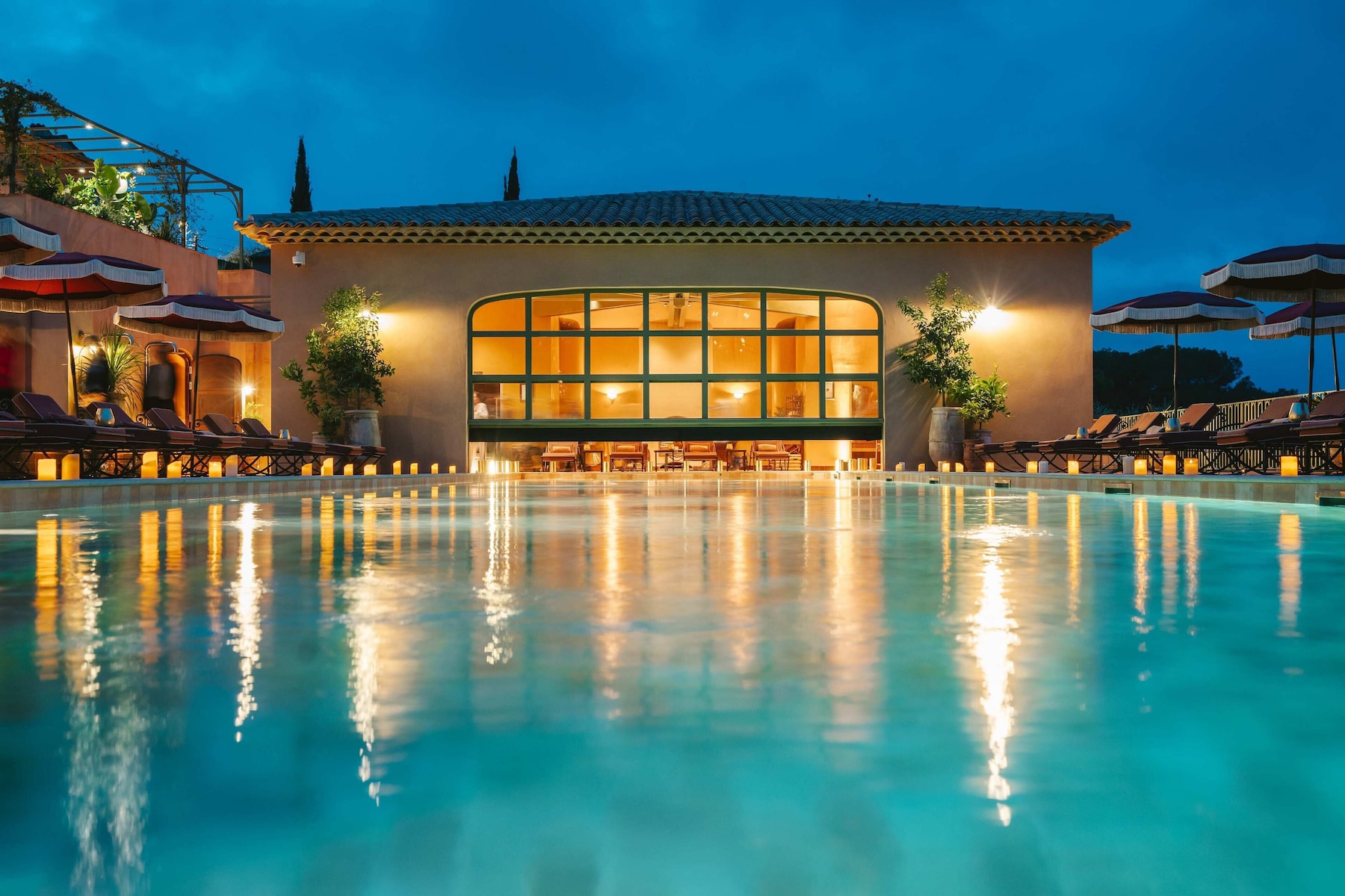 2 outdoor pools, pool umbrellas, pool loungers