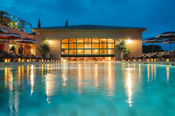 2 piscine all'aperto