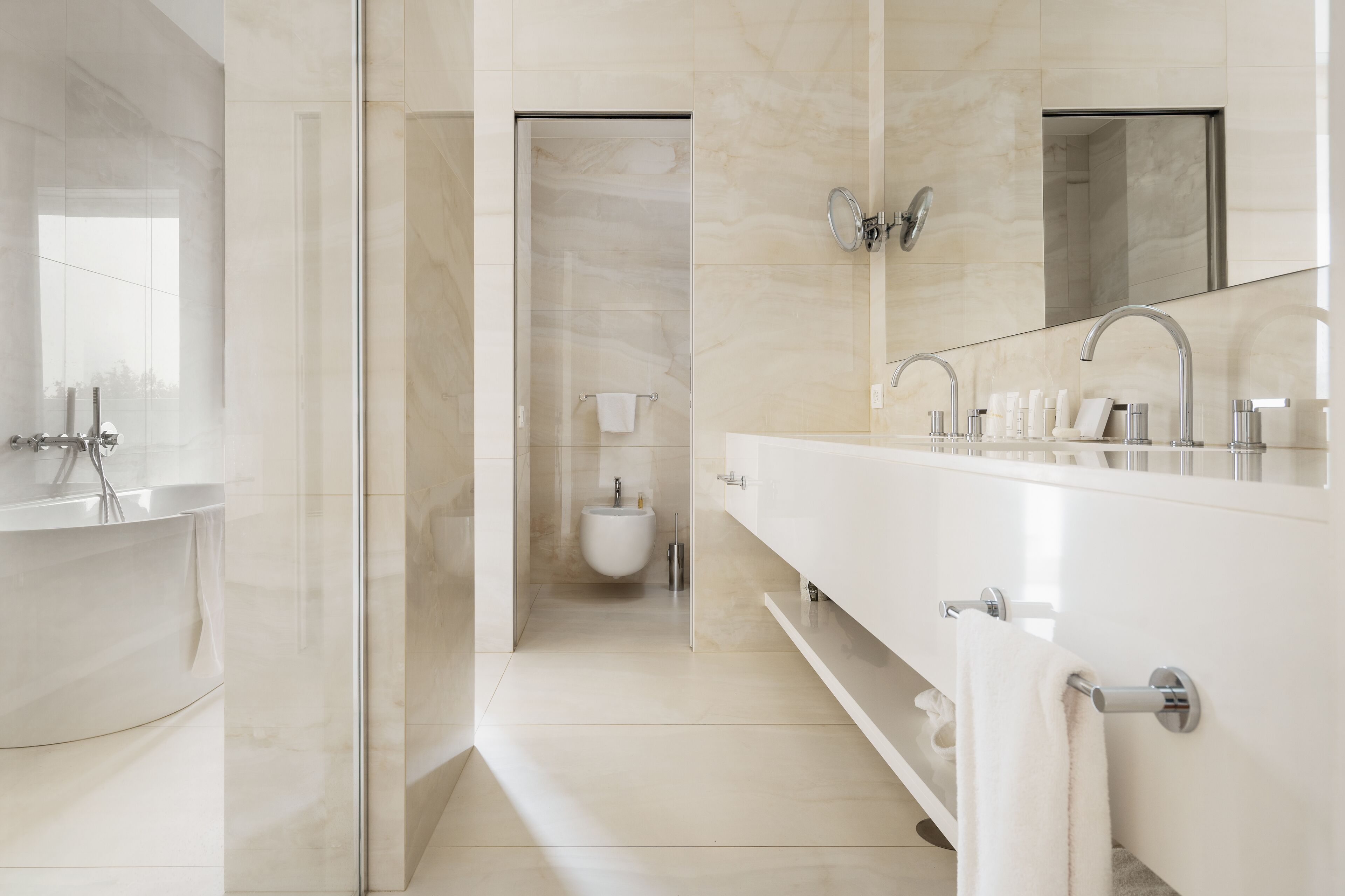 suite | bathroom | shower, free toiletries, hair dryer, slippers