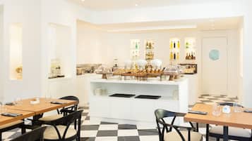 Frühstück, Mittagessen und Abendessen