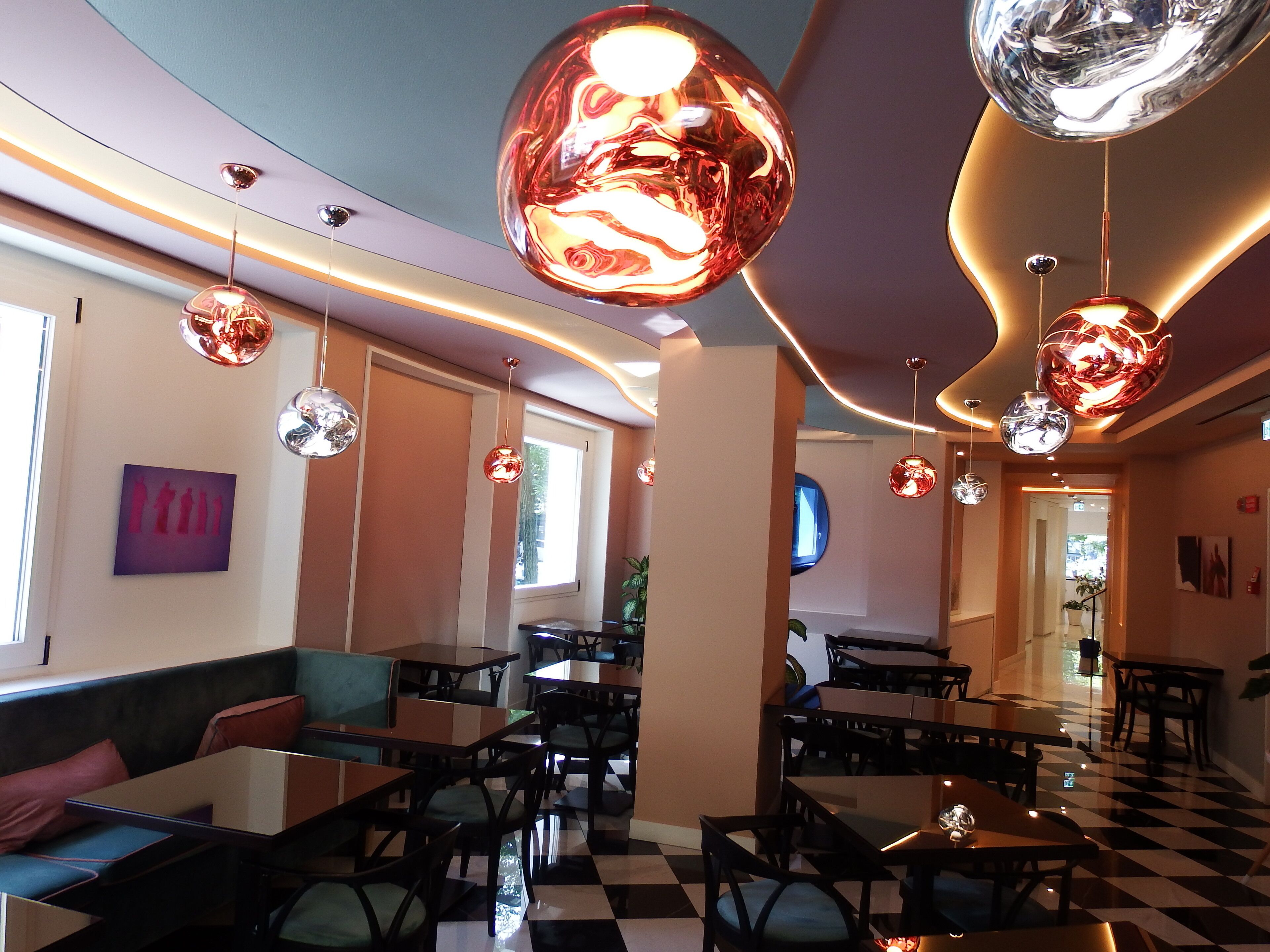 อาหารเช้าแบบบุฟเฟ่ต์ทุกวัน (EUR 25.00 ต่อคน)