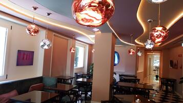 Päivittäinen buffetaamiainen (25.00 EUR per henkilö)