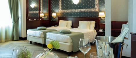 Junior Suite | Hypo-allergenic bedding, minibar, in-room safe, individually furnished