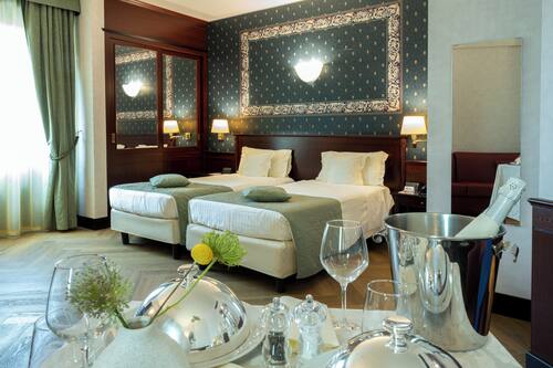 Junior Suite | Literie hypoallergénique, minibar, coffre-fort, ameublement unique
