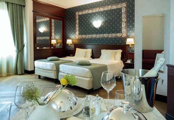 Junior Suite | Hypo-allergenic bedding, minibar, in-room safe, individually furnished - c-hotels Concorde (Milan)