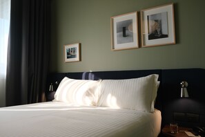 Smart Double | Hypo-allergenic bedding, minibar, in-room safe, individually furnished - c-hotels Concorde (Milan)
