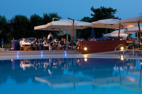 Seasonal outdoor pool. TH Tirrenia - Green Park Resort