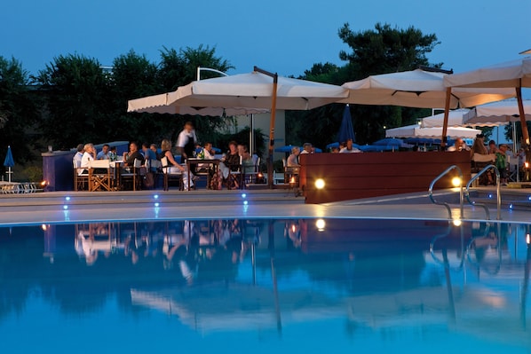 Seasonal outdoor pool