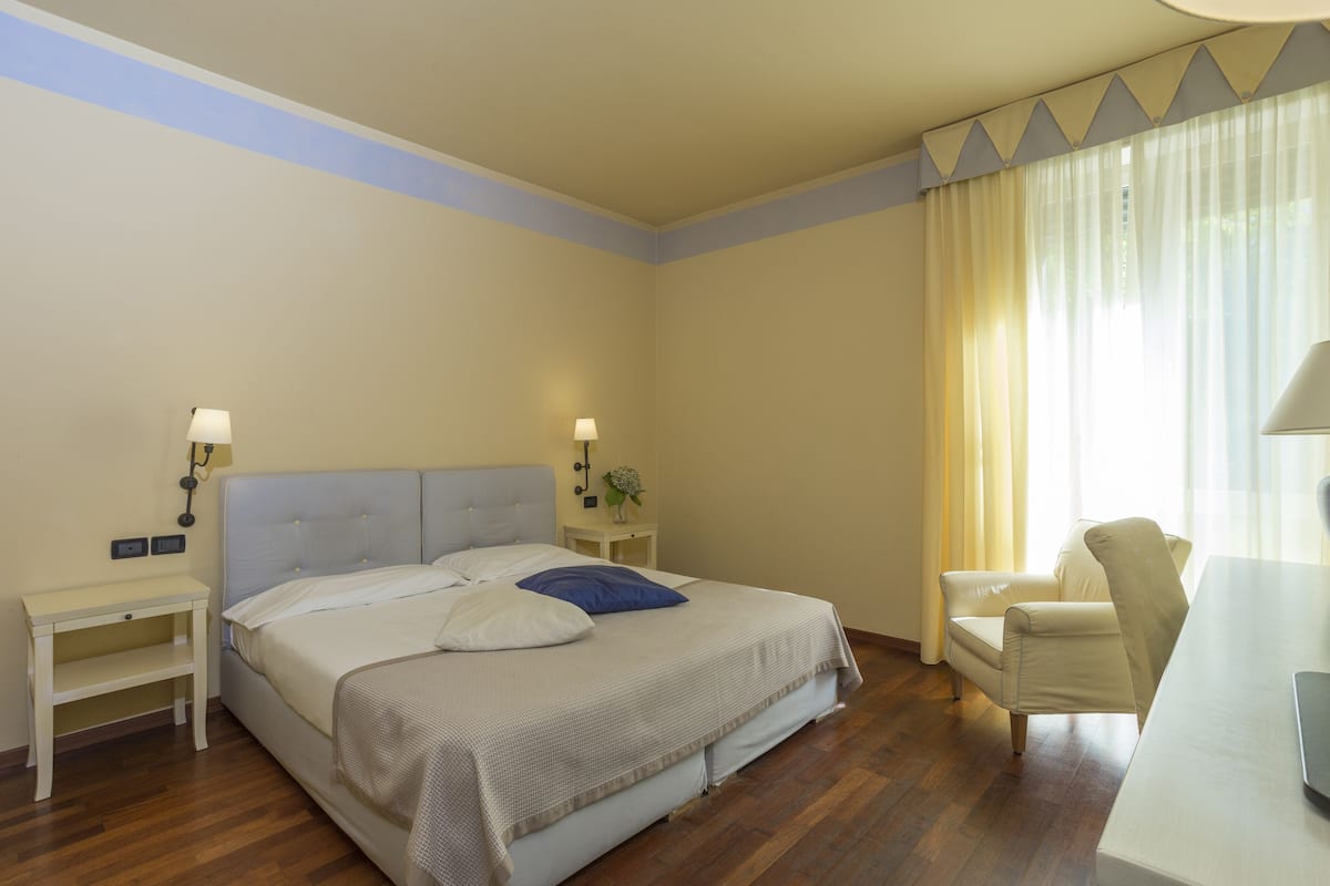 1 Schlafzimmer, Minibar, Zimmersafe, Schreibtisch